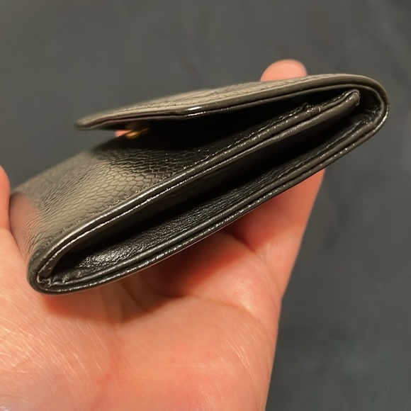 CHANEL Textured Black Leather Wallet - Picture 5 of 12